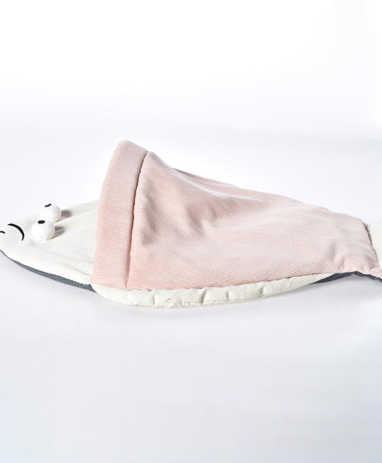 Милый спальный мешок для кошки в форме рыбки