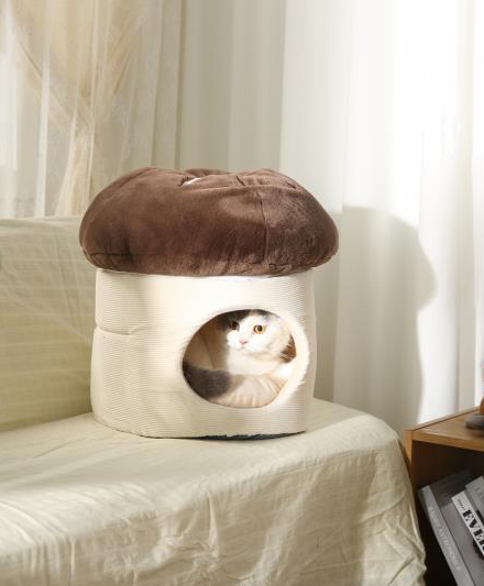 Удобная и милая лежанка для кошек в форме гриба