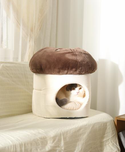 Удобная и милая лежанка для кошек в форме гриба