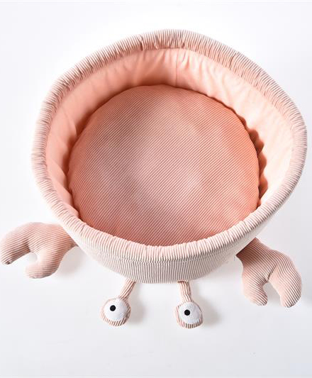 Удобная и милая лежанка для кошек в форме краба