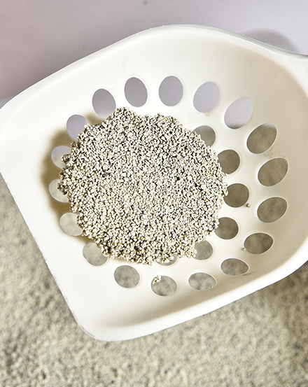 Бентонитовый наполнитель для туалета, подходящий для всех кошек