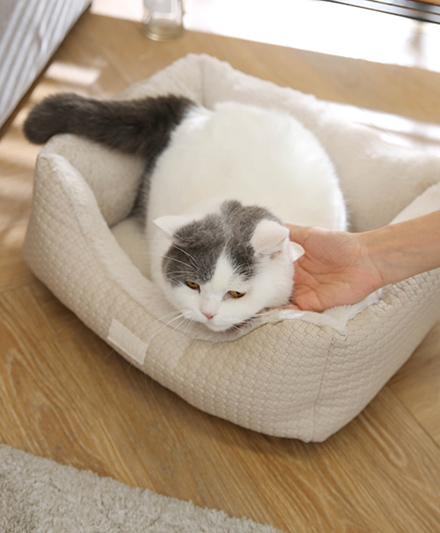 Роскошная кошачья кроватка с тиснением и плетёной текстурой