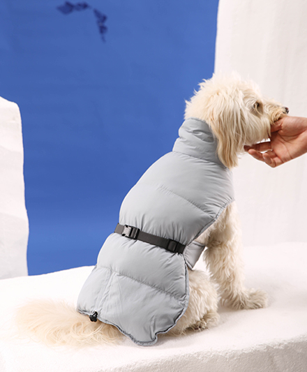 Уютная и пушистая куртка для собак для зимних прогулок на улице