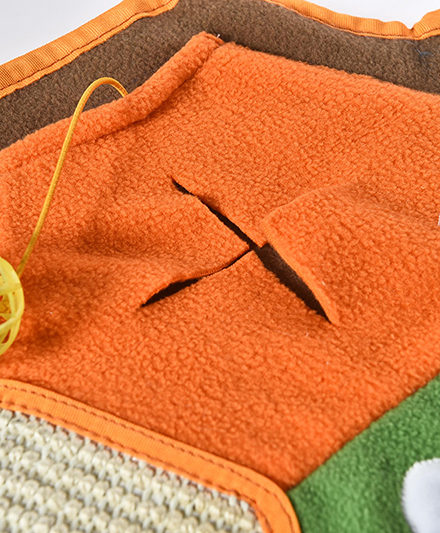 Когтеточка в форме сот с плюшевой поверхностью и функцией скрытых лакомств