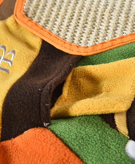 Когтеточка в форме сот с плюшевой поверхностью и функцией скрытых лакомств