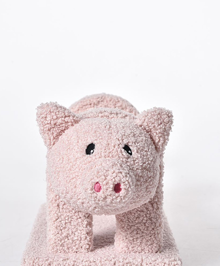 Весёлая кошачья когтеточка в виде мультяшной свинки